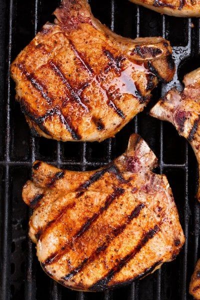 an image of juicy grilled pork chops